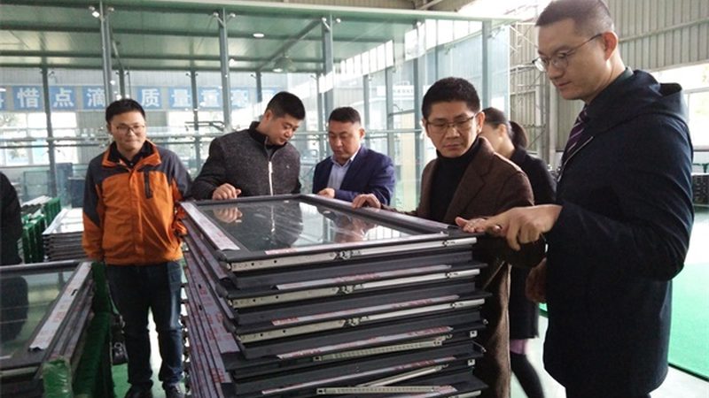 玻璃防火窗密封条材质选择：关键因素与误区解析**